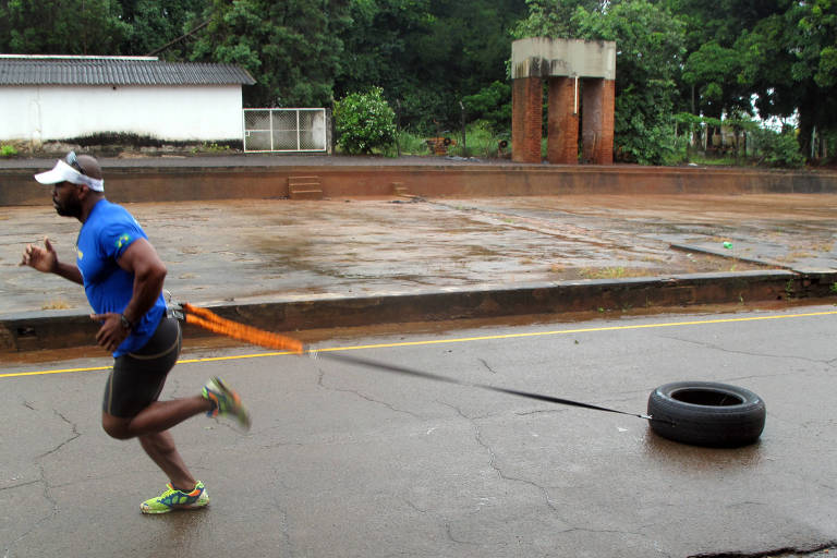 Joílson da Silva Ferreira, o Jabá, treina em Piracicaba (SP) para prova de ultramaratona radical no Alasca