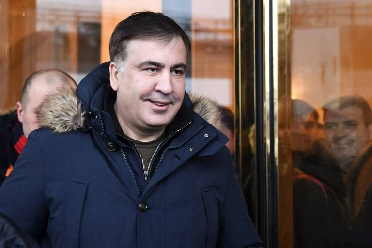 O ex-presidente georgiano Mikheil Saakashvili na saída de um hotel em Kiev, na Ucrânia 