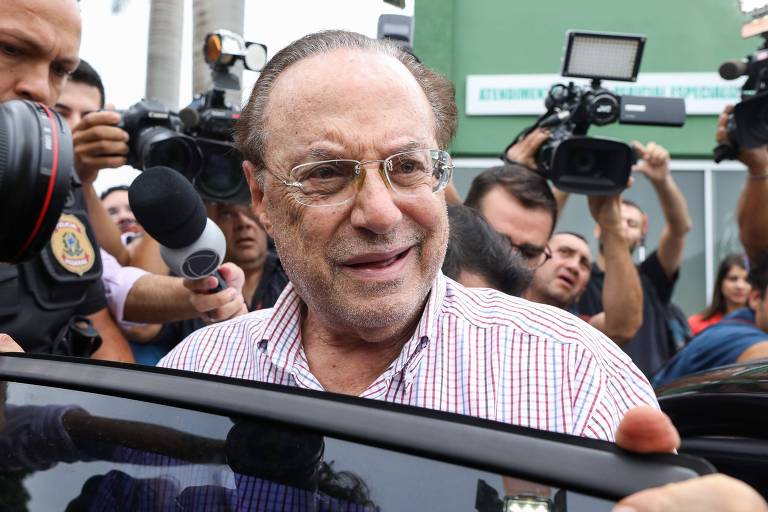 O ex-prefeito Paulo Maluf ao ser transferido para presídio em Brasília
