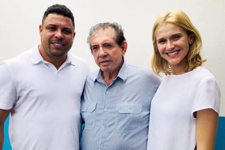 Ex-jogador Ronaldo visita João de Deus em Abadiânia