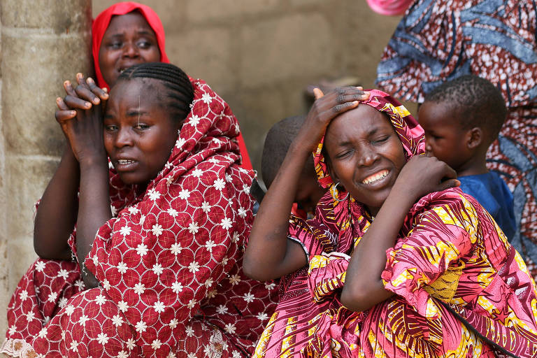 Governo da Nigéria reconhece desaparecimento de 110 garotas 