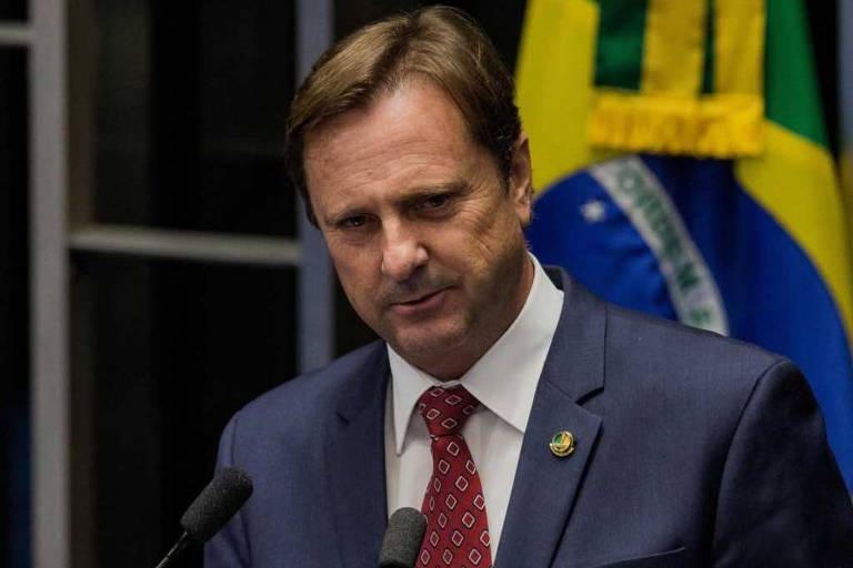 Senador Acir Gurgacz se entrega à PF para começar a cumprir pena