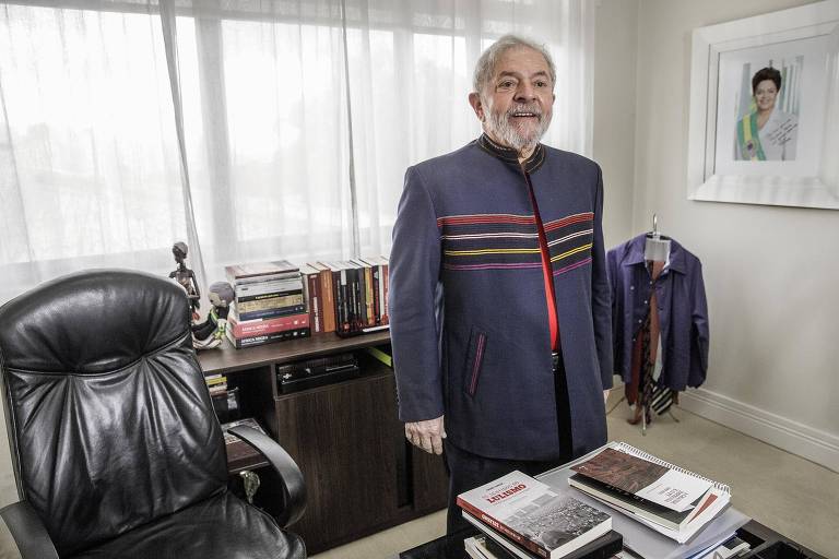 PT deve apresentar Lula como candidato na TV mesmo que o TSE decida contra