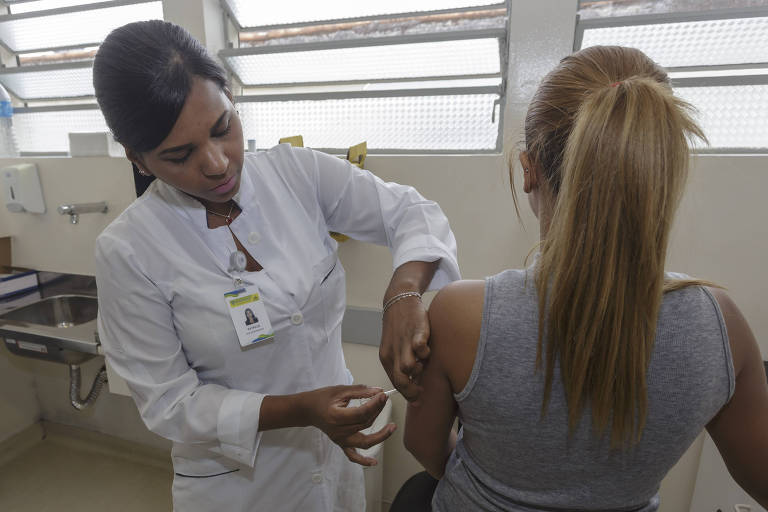 Desconfiança de médicos pode ter afetado adesão à vacina fracionada