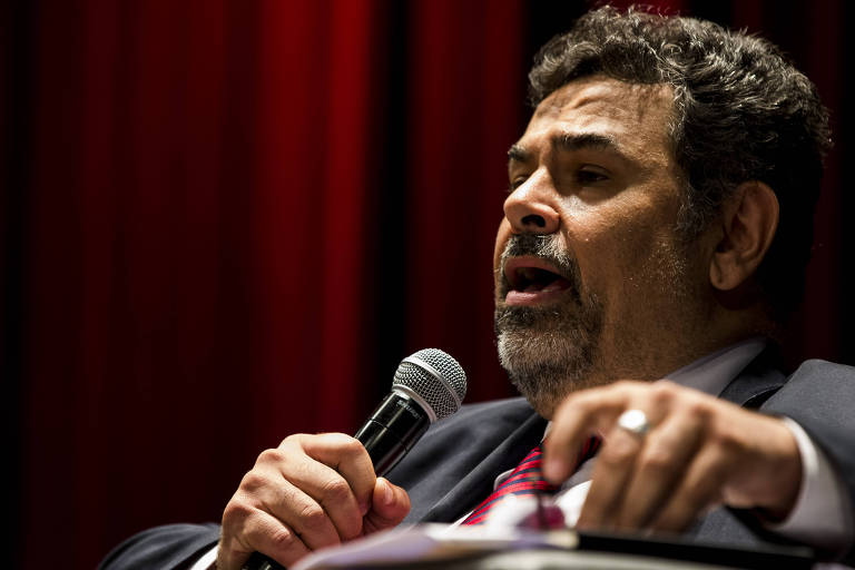 Promotor lança livro em debate com procurador da Lava Jato