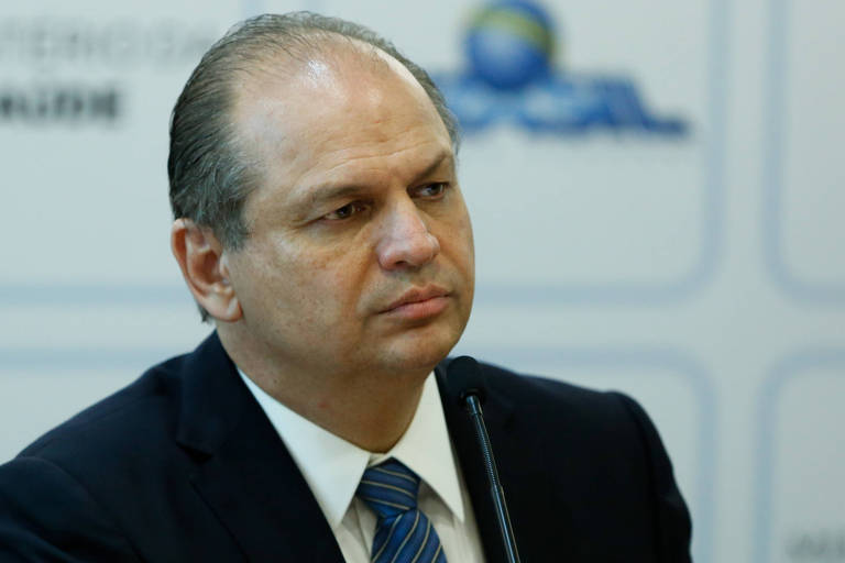 Procurador pede afastamento do ministro da Saúde