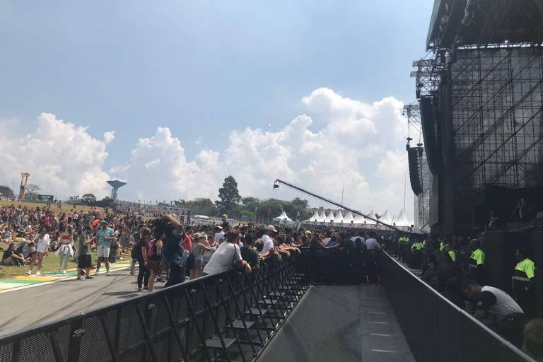 Com participação do rapper Rashid, Plutão Já Foi Planeta se apresenta no Lolla