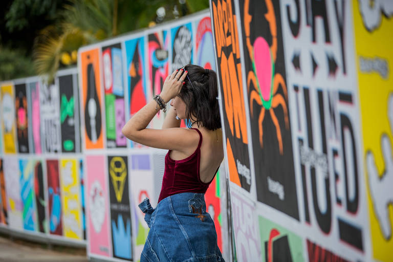 Tapumes de banheiros químicos viram cenário para selfies no Lollapalooza 