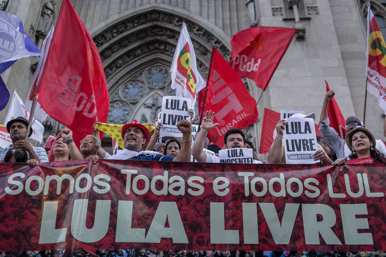 Protesto em apoio ao ex-presidente Lula 