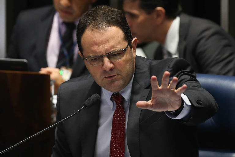 Revisão de isenções tributárias vai ser retomada, mas sem 'canetada', diz Nelson Barbosa