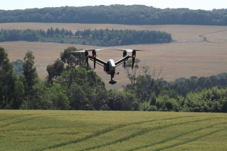 Drones mapeiam plantações do interior de SP; tecnologia combinada a softwares disponibilizados pela Bembras Agro auxilia o produtor para reduzir custos e aumentar produtividade