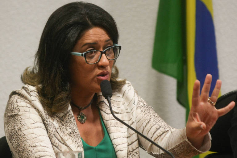 Meire Poza, ex-contadora do doleiro Alberto Youssef, durante depoimento na CPI da Petrobras