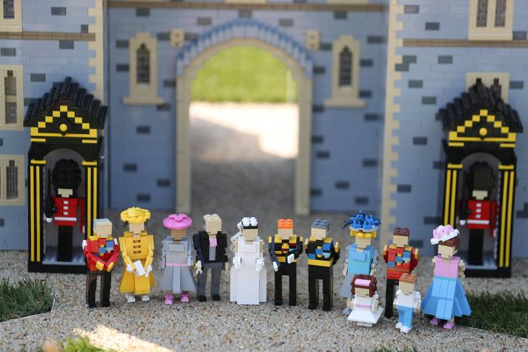 Casamento real feito de Lego