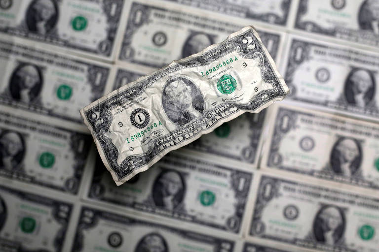 Dólar avança e Bolsa atinge maior patamar desde dezembro, com economia dos EUA em foco