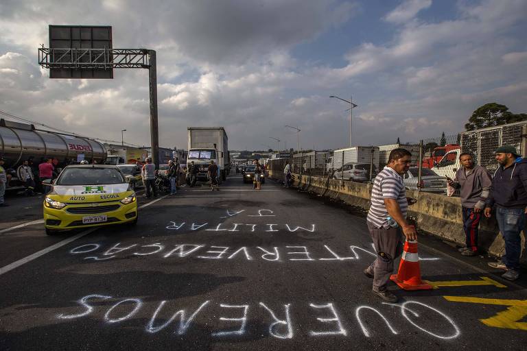 Só sofre greve de caminhoneiro país que tem petroleira estatal