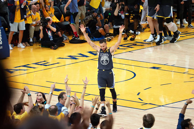 Curry desequilibra e Golden State abre 2 a 0 sobre Cleveland nas finais da NBA