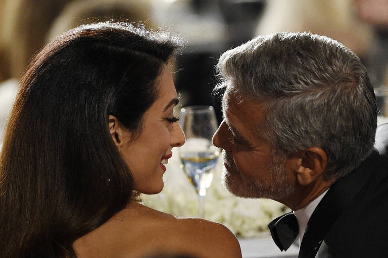 Amal Clooney faz 1ª homenagem pública a George e diz que marido é um pai incrível