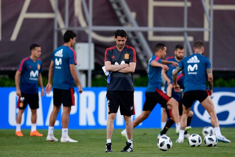 Fernando Hierro comanda 1º treino como técnico da seleção espanhola