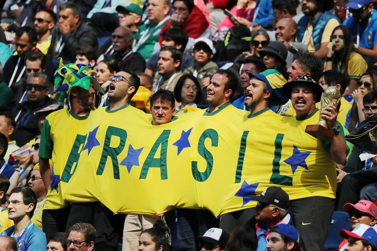 Torcedores brasileiros no jogo Brasil x Costa Rica