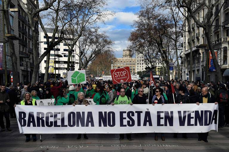 Barcelona e Amsterdã testam ações para reduzir concentração de turistas