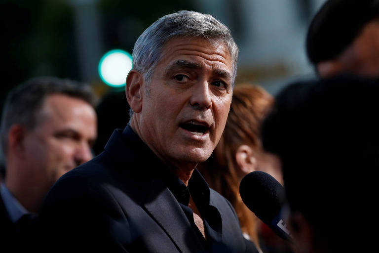 George Clooney fica levemente ferido em acidente com scooter na Itália