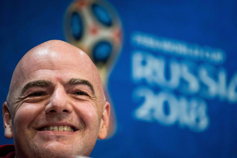 Presidente da Fifa Gianni Infantino ri durante coletiva no Estádio de  Lujniki, nesta sexta-feira (13)