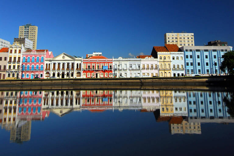 Siga pegadas deixadas por Jorge Amado em suas férias de verão no Recife