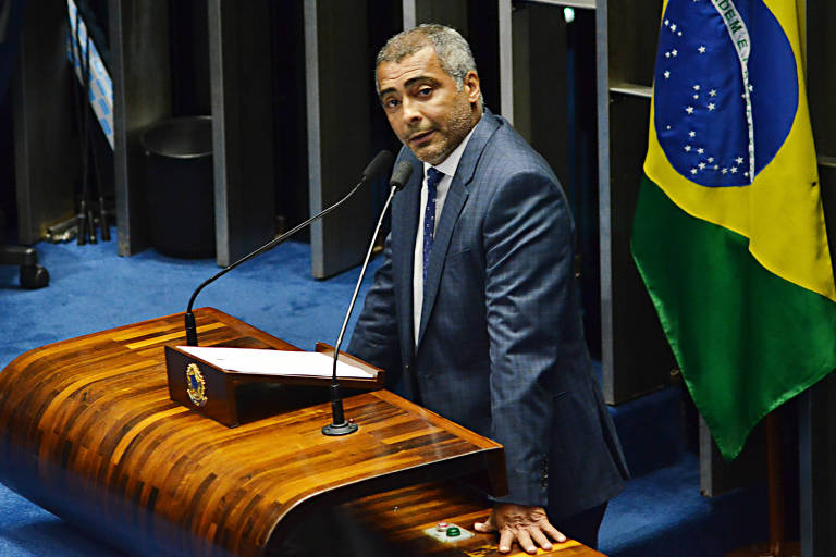 Romário contrata marqueteiro para campanha 'ser mais Romário'