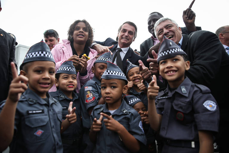 Bolsonaro diz que críticos de seu plano de governo são analfabetos