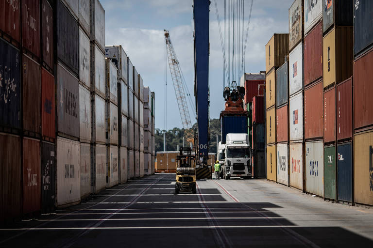 Falta de espaço, não navios, reduz desembarque no principal porto de fertilizantes