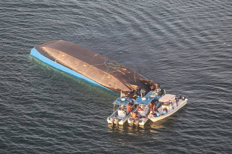 Balsa com mais de 200 pessoas vira em lago na Tanzânia; ao menos 131 morrem