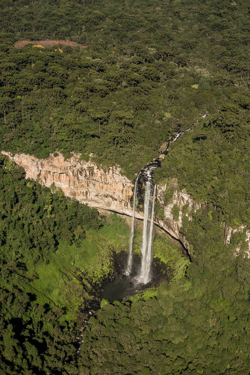 Cascata Caracol, queda d'água de 131 metros, localizada no parque de mesmo nome, em Canela