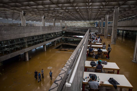 SÃO PAULO, SP, 19.09.2018 - Estudantes no prédio da FAU-USP (Faculdade de Arquitetura e Urbanismo), na Cidade Universitária, em São Paulo. (Foto: Bruno Santos/Folhapress)