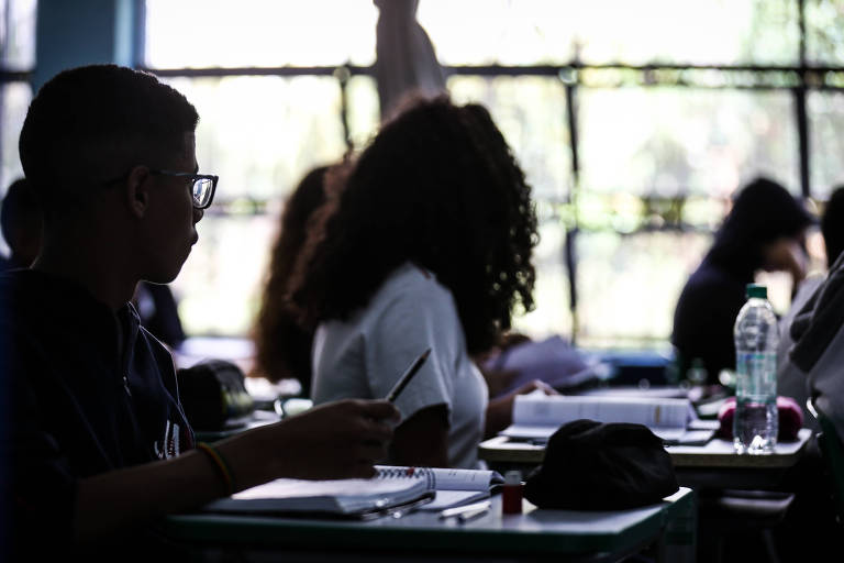 Faculdade brasileira deixa conhecimento em segundo plano, dizem autores