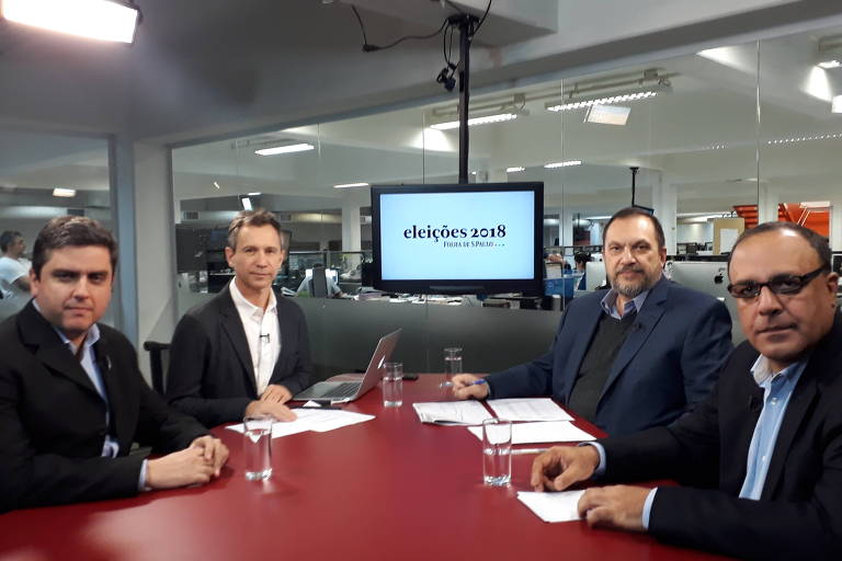 Sentados à mesa do estúdio da TV Folha, Fabio Zanini, Fernando Canzian, Mauro Paulino e Vinicius Torres Freire comentam os números da pesquisa Datafolha