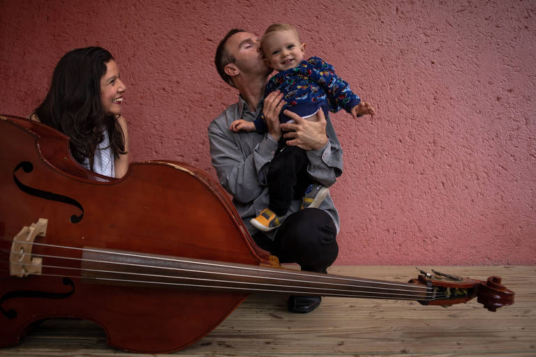 Fernanda Rosa e Mateus Costa, cegos, músicos e pais do pequeno Francisco