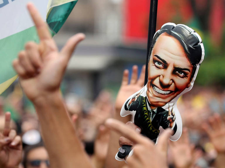 Apoiadores de Bolsonaro vão às ruas 