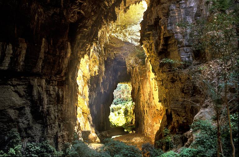 Pouco visitadas, cavernas do Peruaçu, em Minas, guardam patrimônio arqueológico
