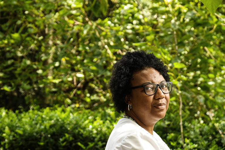 Rosana Paulino costura ciência, mulheres e negros em mostra na Pinacoteca