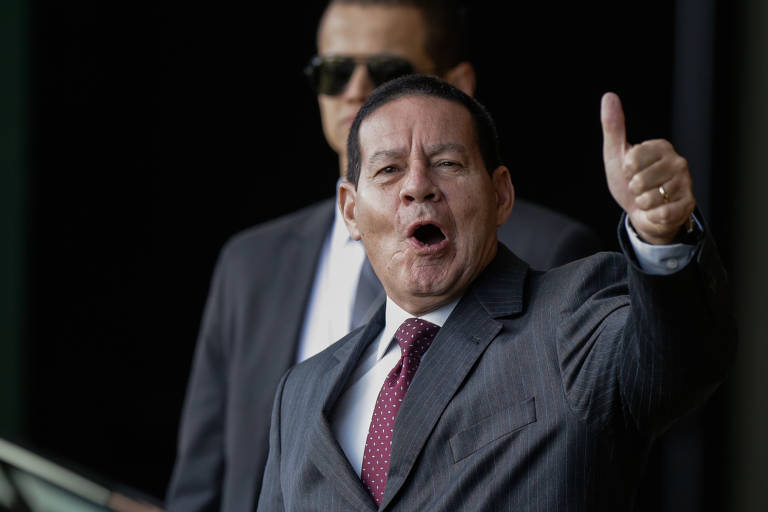 Este é o general Hamilton Mourão