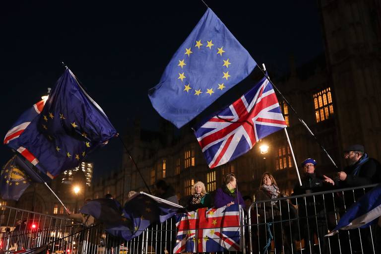 União Europeia concorda em adiar brexit, mas indefinição permanece