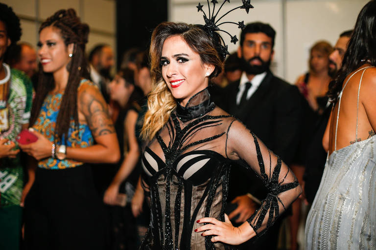 Prêmio F5: Anitta, Tatá Werneck, Adriana Esteves e novela 'Poliana' são as principais vencedoras