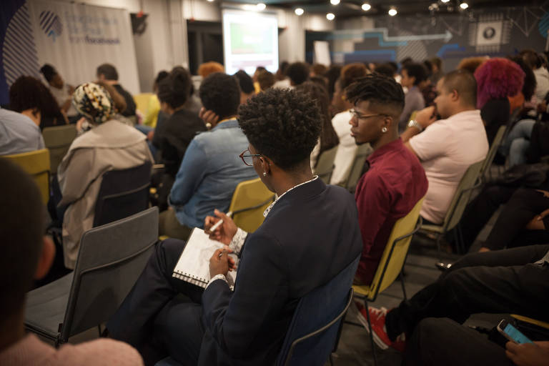 Primeira turma de participantes do AfroHub, programa de aceleração para empreendedores negros realizado por Feira Preta, Afrobusiness e Diáspora.black em parceria com a Estação Hack do Facebook