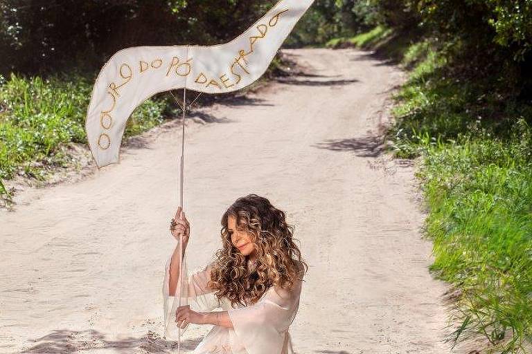 Elba Ramalho canta amores e dores da estrada em novo 'O Ouro do Pó da Estrada'