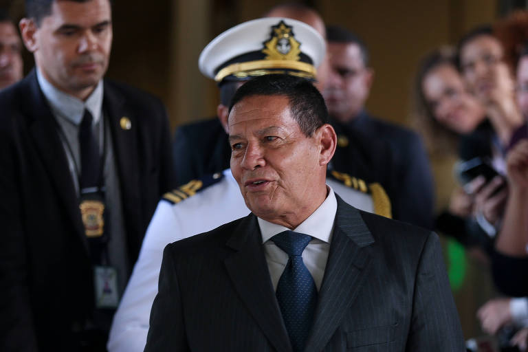 Este é o general Hamilton Mourão