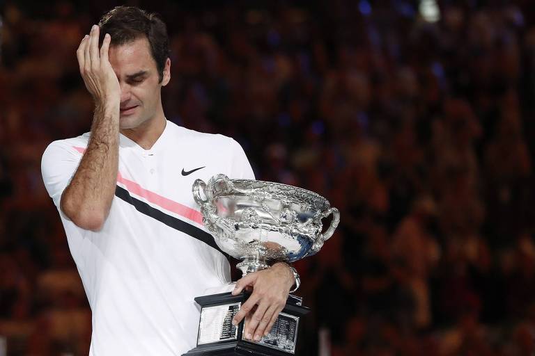 Emocionado, Federer chora em entrevista ao falar de técnico morto em acidente