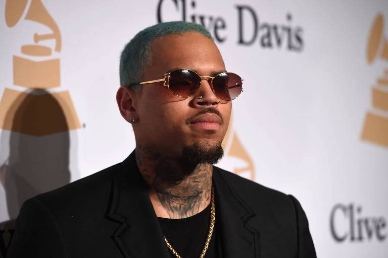 Chris Brown parabeniza Rihanna pelo nascimento do primeiro filho