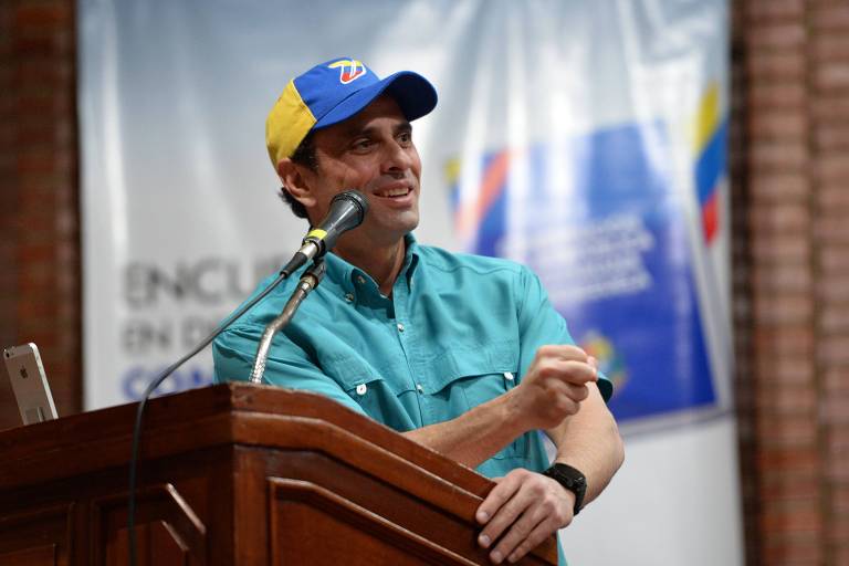 O líder opositor Henrique Capriles durante discurso no Fórum da Defesa da Democracia, realizado em Caracas, em 2017