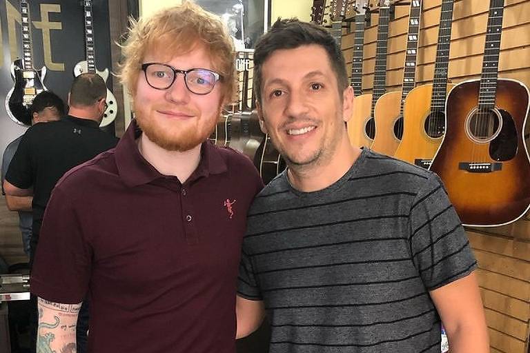 Ed Sheeran passeia por São Paulo e compra guitarra