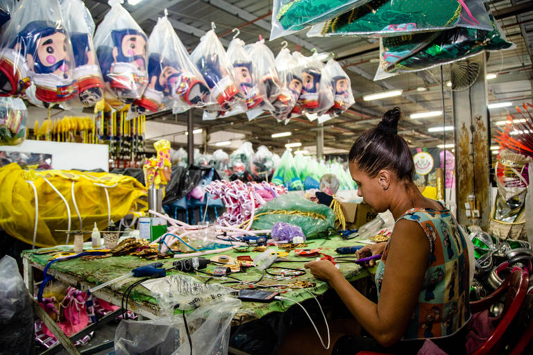 No Rio, Mangueira aposta em Carnaval anticonservador